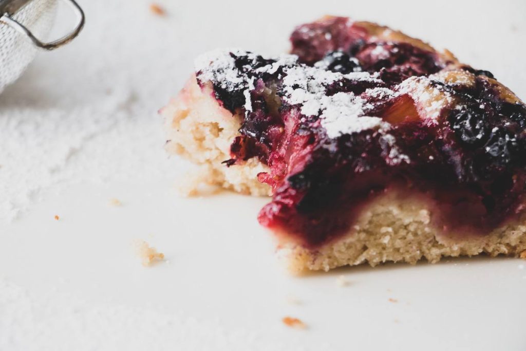 delicious vegan pineapple berry pie slice, too good not to be eaten! | sultryvegan.com