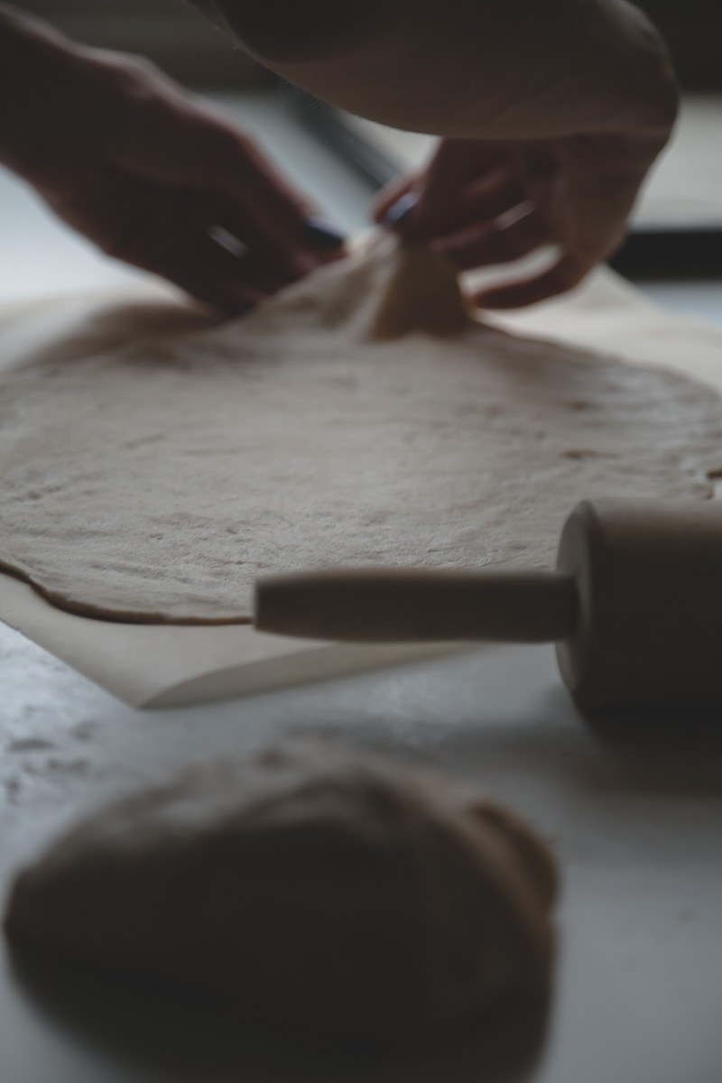 rolling pizza dough | sultryvegan.com